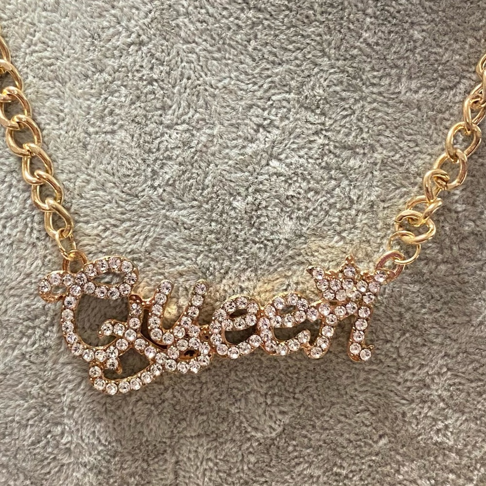 Yellow Gold Color Queen Name Plate Necklace - Picture 1 of 3